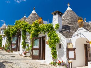 Puglia beach and culture alberobello trulli