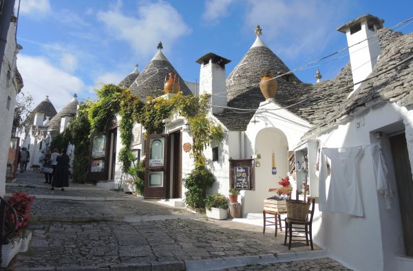 Puglia alberobello trulli