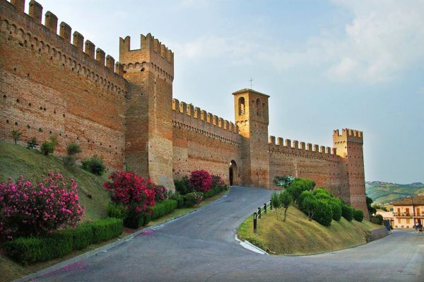 Le Marche Beach and Culture tour - Gradara mura castello